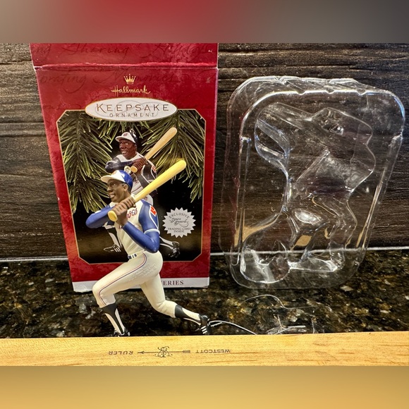 Hallmark Hank Aaron Ornament w/Box 1997 - Picture 2 of 3